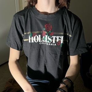 HOLLISTER cropped tee floral